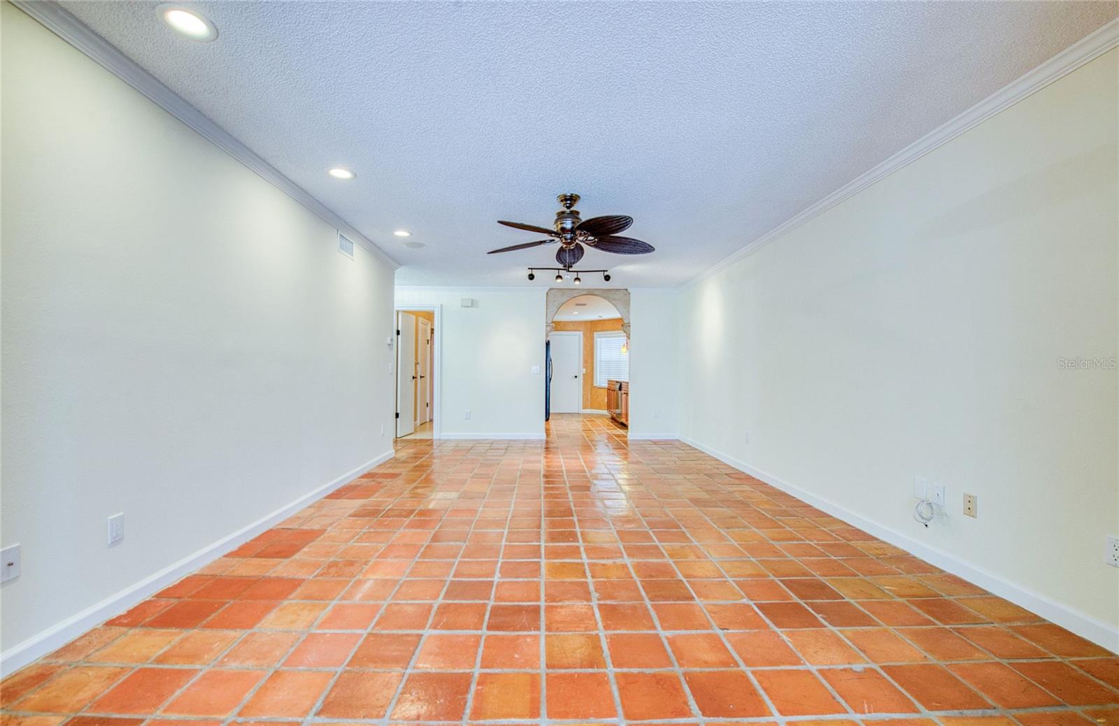 10410 LA MIRAGE CT #104