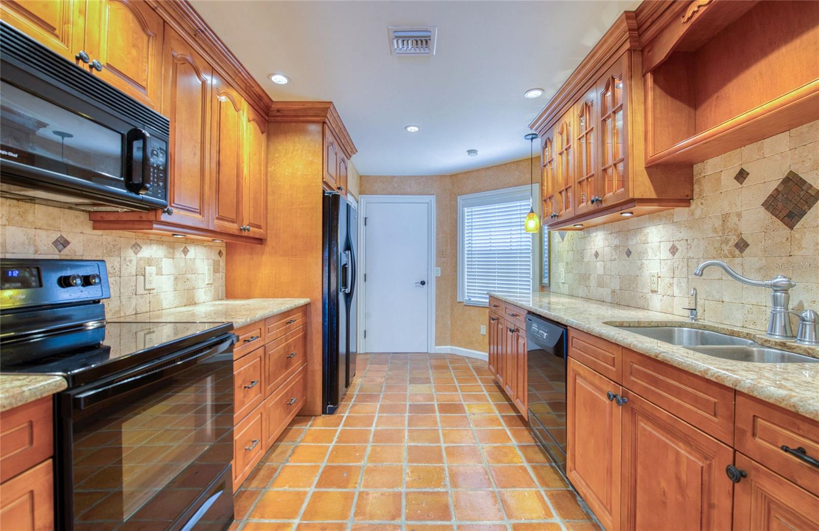 10410 LA MIRAGE CT #104