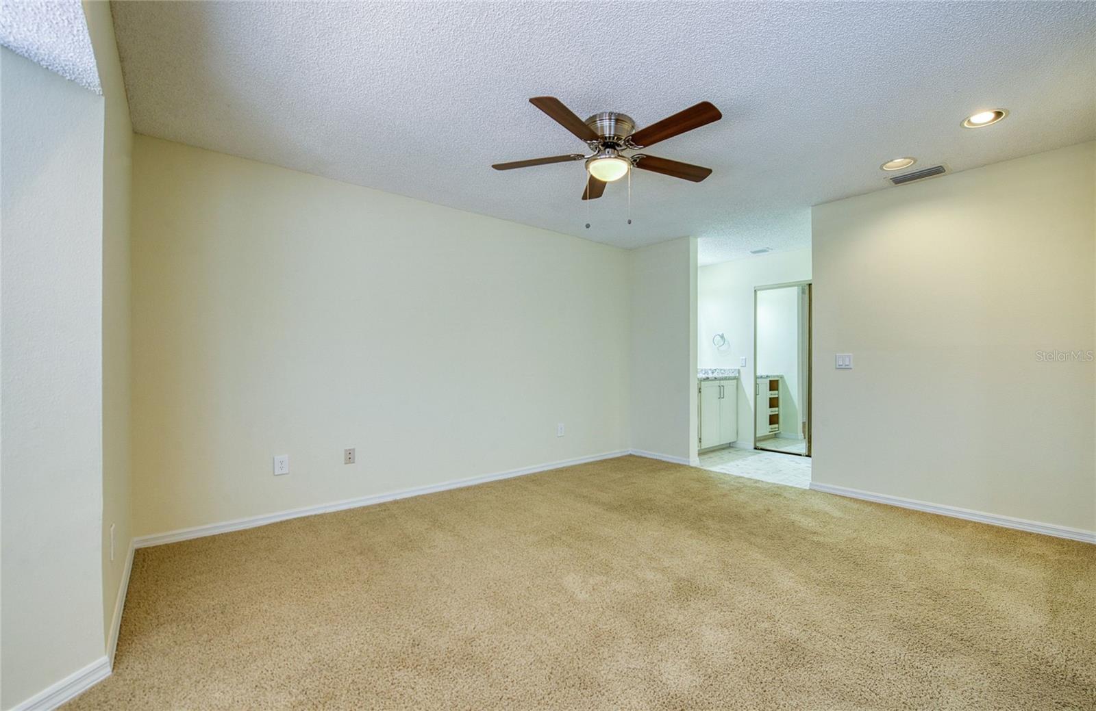 10410 LA MIRAGE CT #104