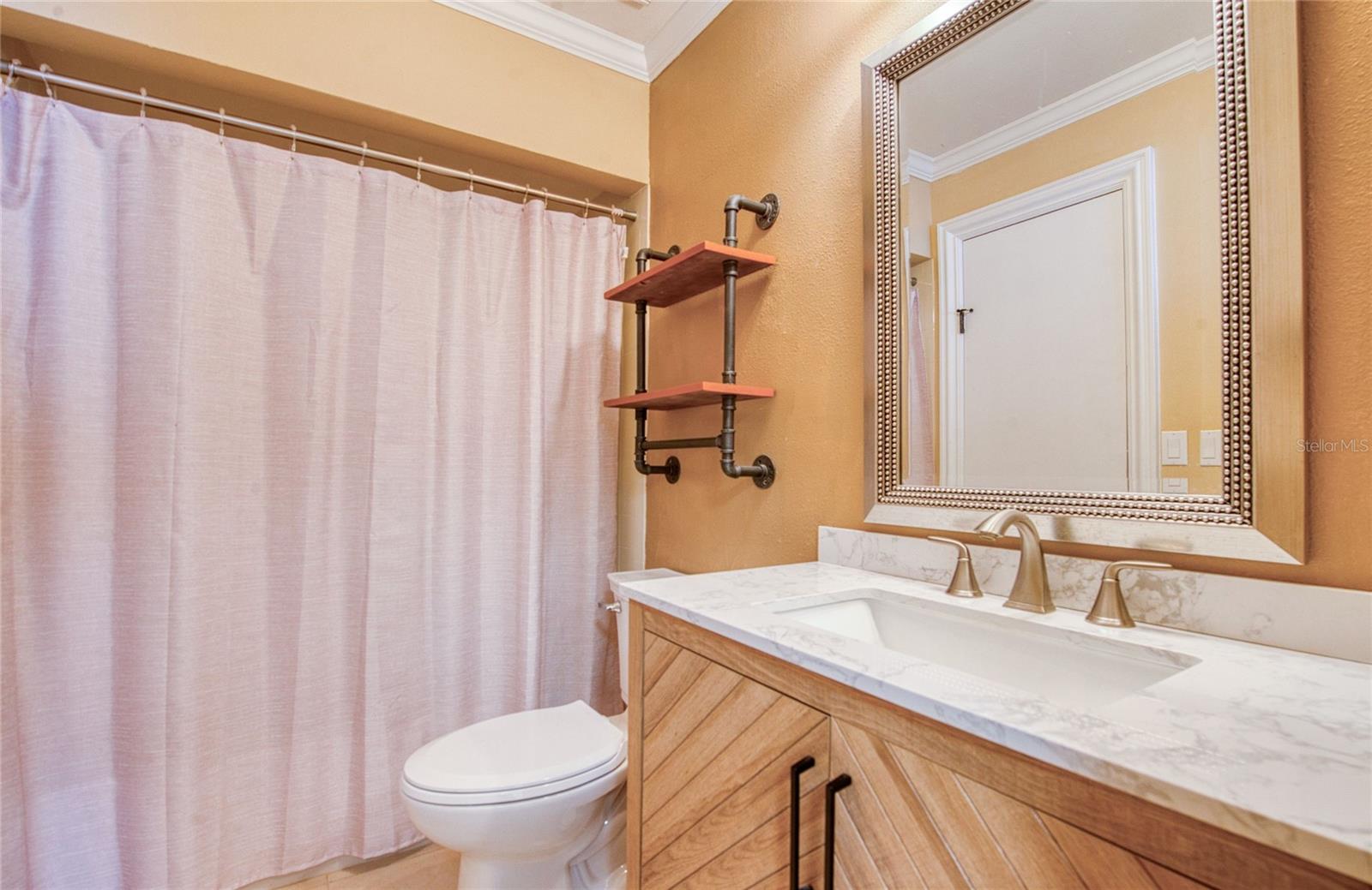 10410 LA MIRAGE CT #104