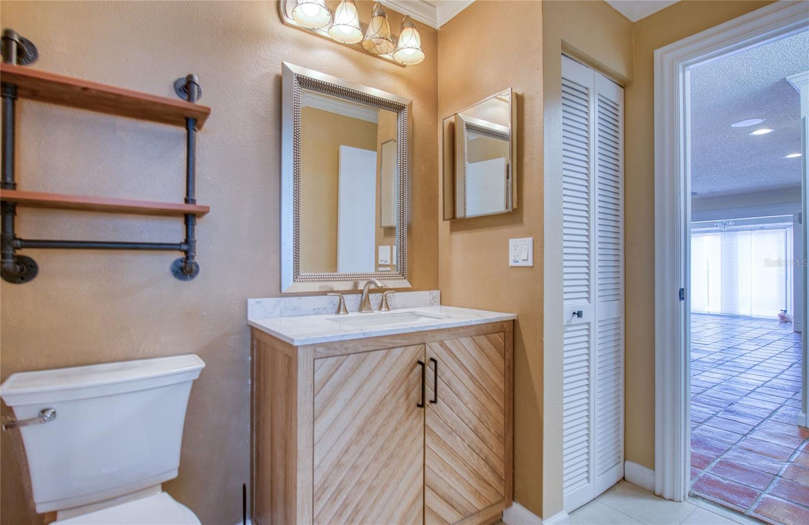 10410 LA MIRAGE CT #104