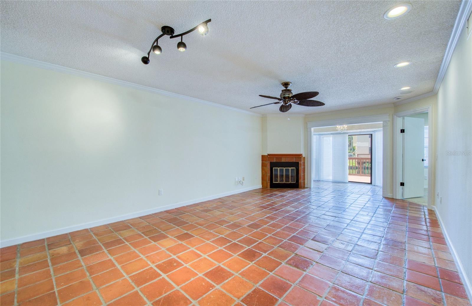 10410 LA MIRAGE CT #104