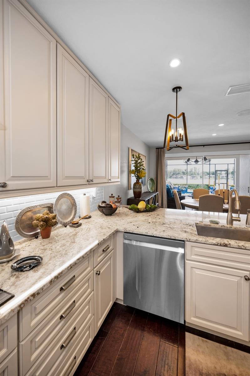 3157 LAKE ELLEN DR #3157