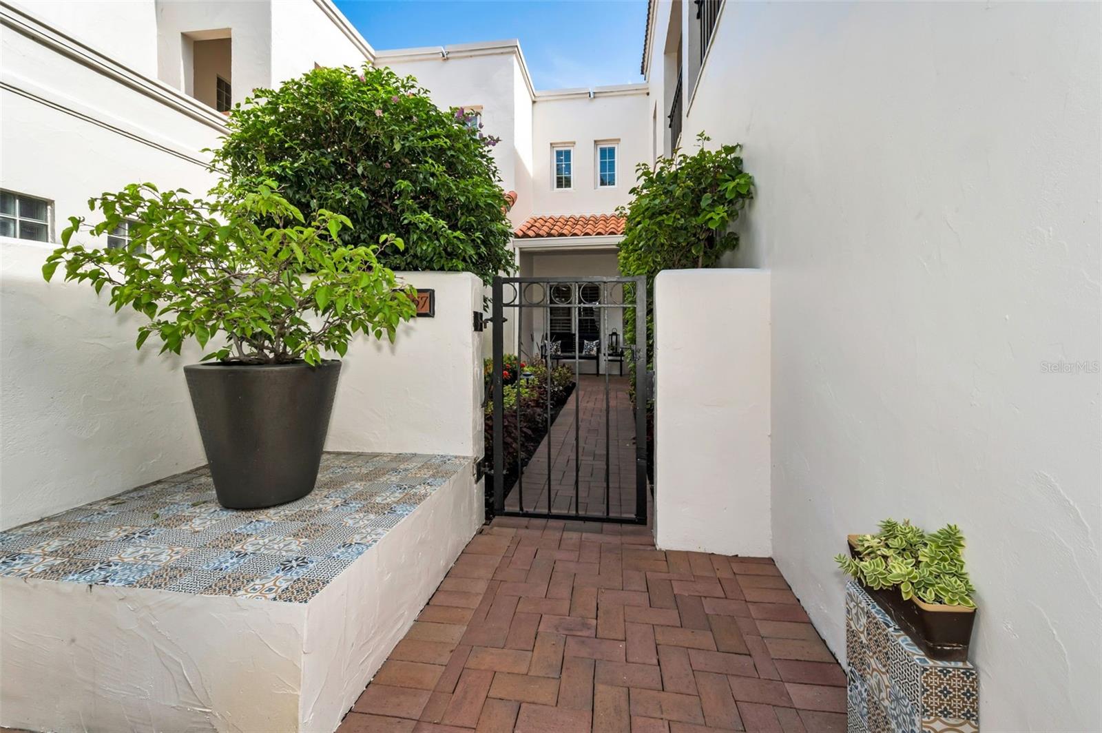 3157 LAKE ELLEN DR #3157