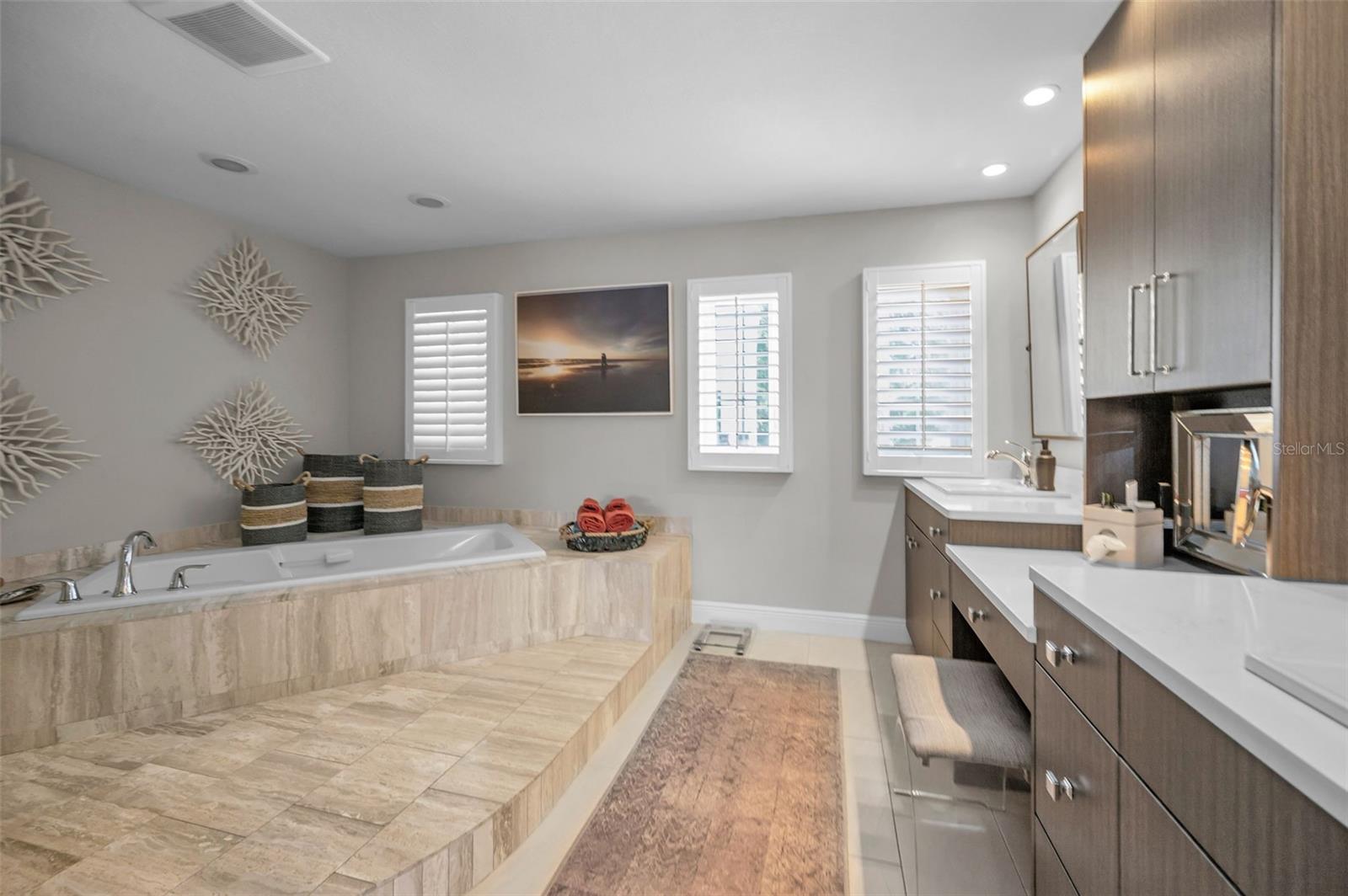 3157 LAKE ELLEN DR #3157