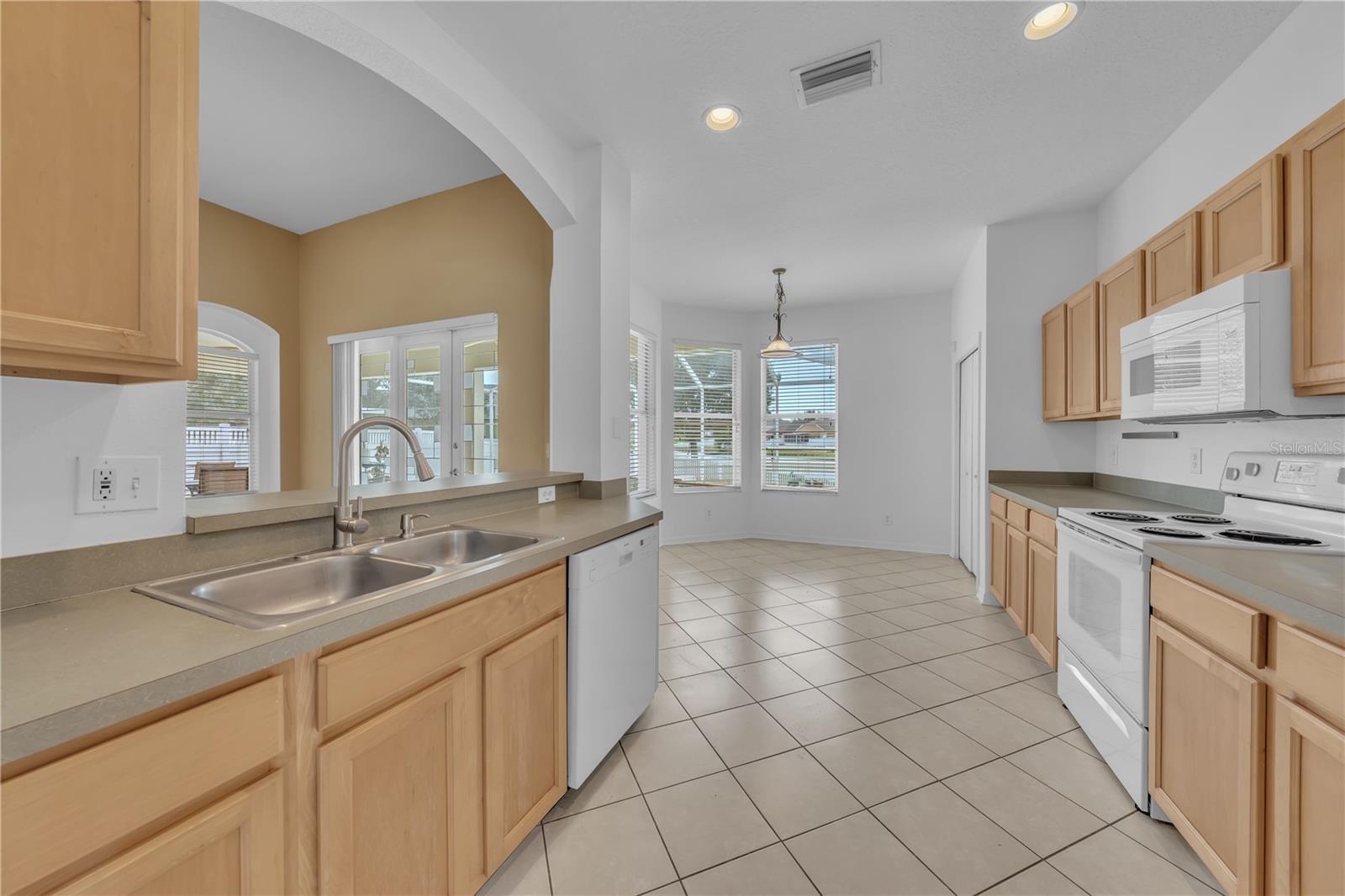 8304 MOCCASIN TRAIL DR