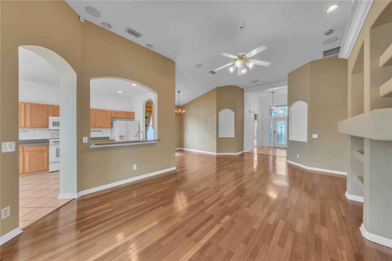 8304 MOCCASIN TRAIL DR