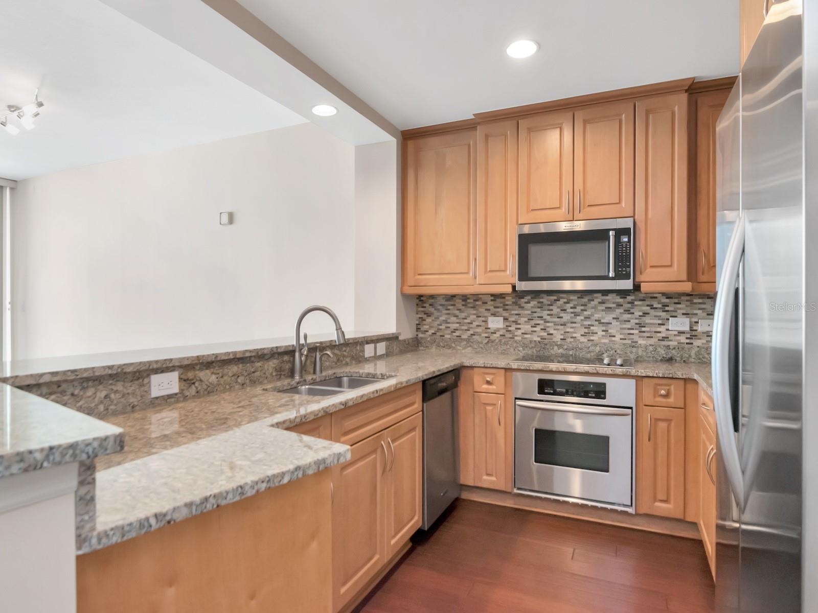 450 KNIGHTS RUN AVE #705