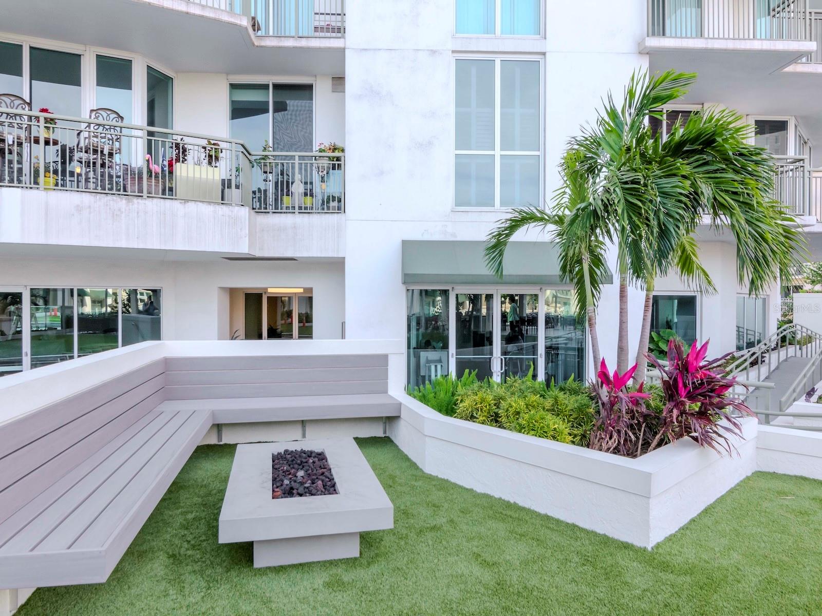 450 KNIGHTS RUN AVE #705