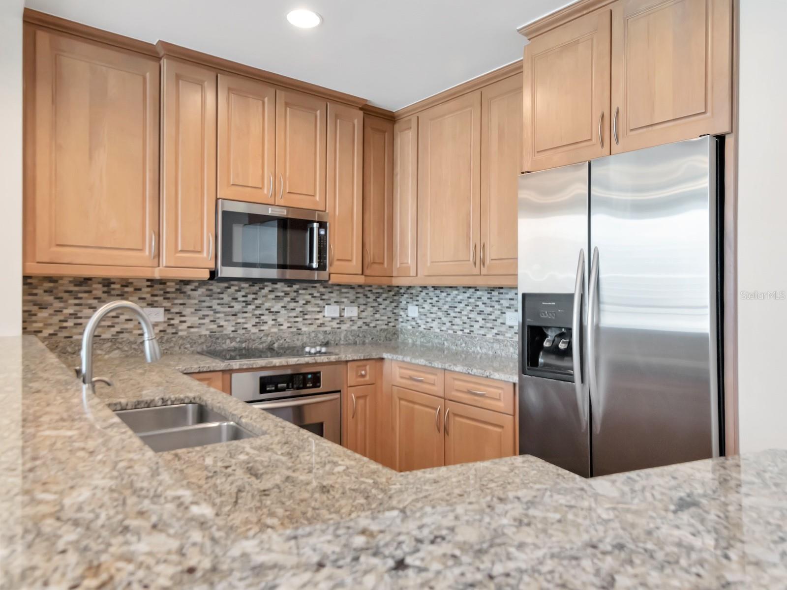 450 KNIGHTS RUN AVE #705