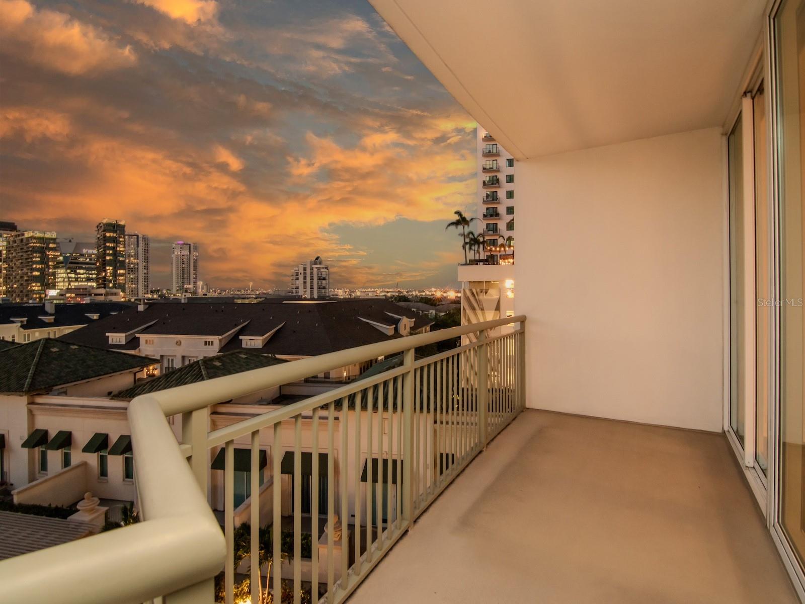 450 KNIGHTS RUN AVE #705