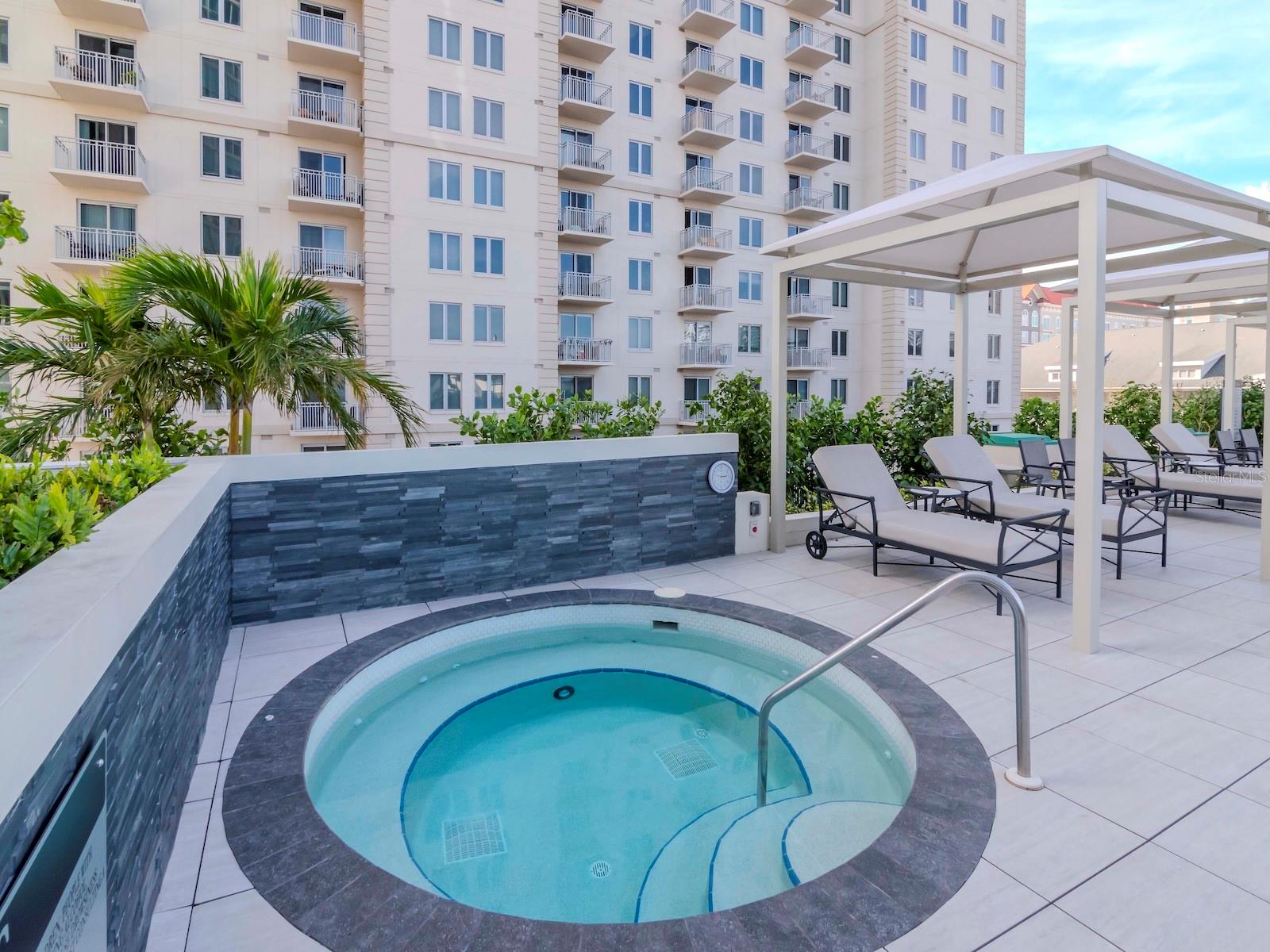 450 KNIGHTS RUN AVE #705