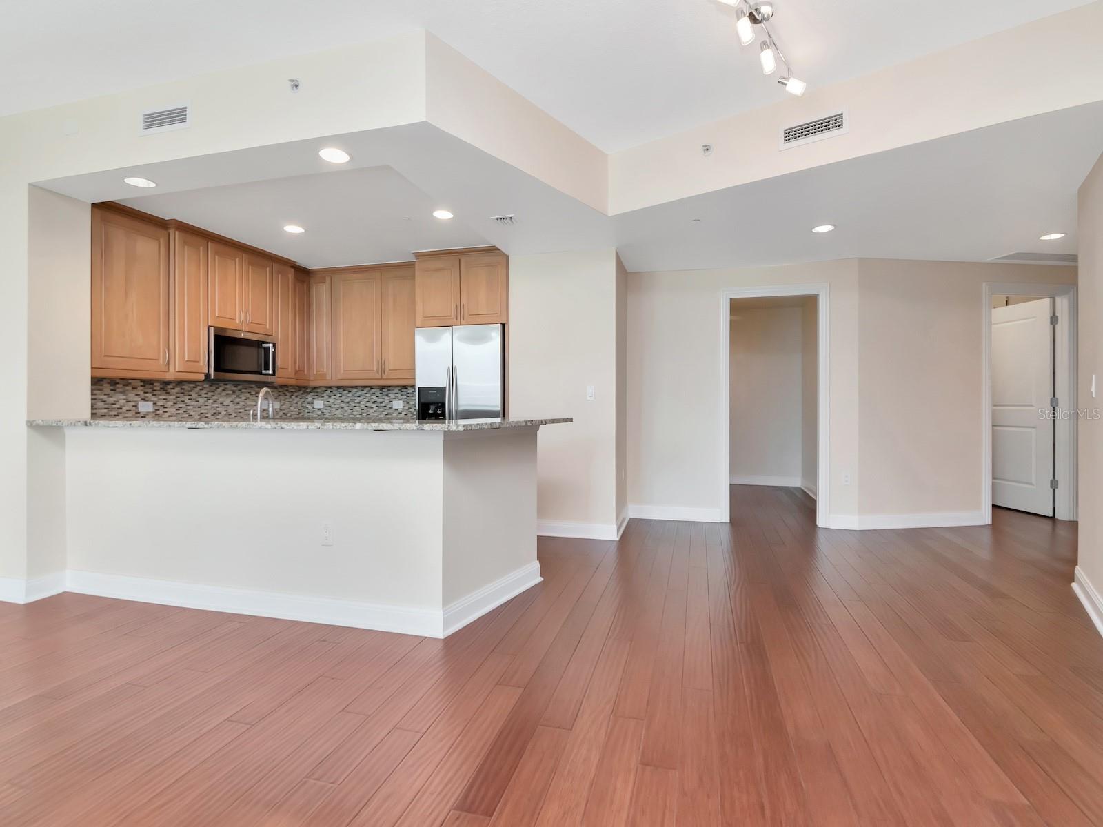 450 KNIGHTS RUN AVE #705