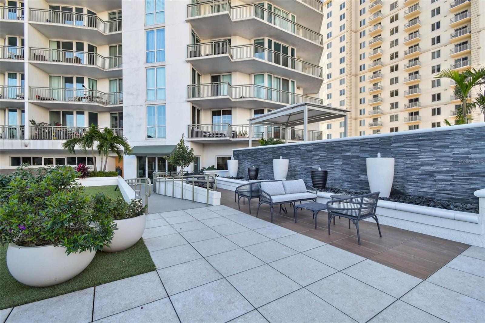 450 KNIGHTS RUN AVE #705