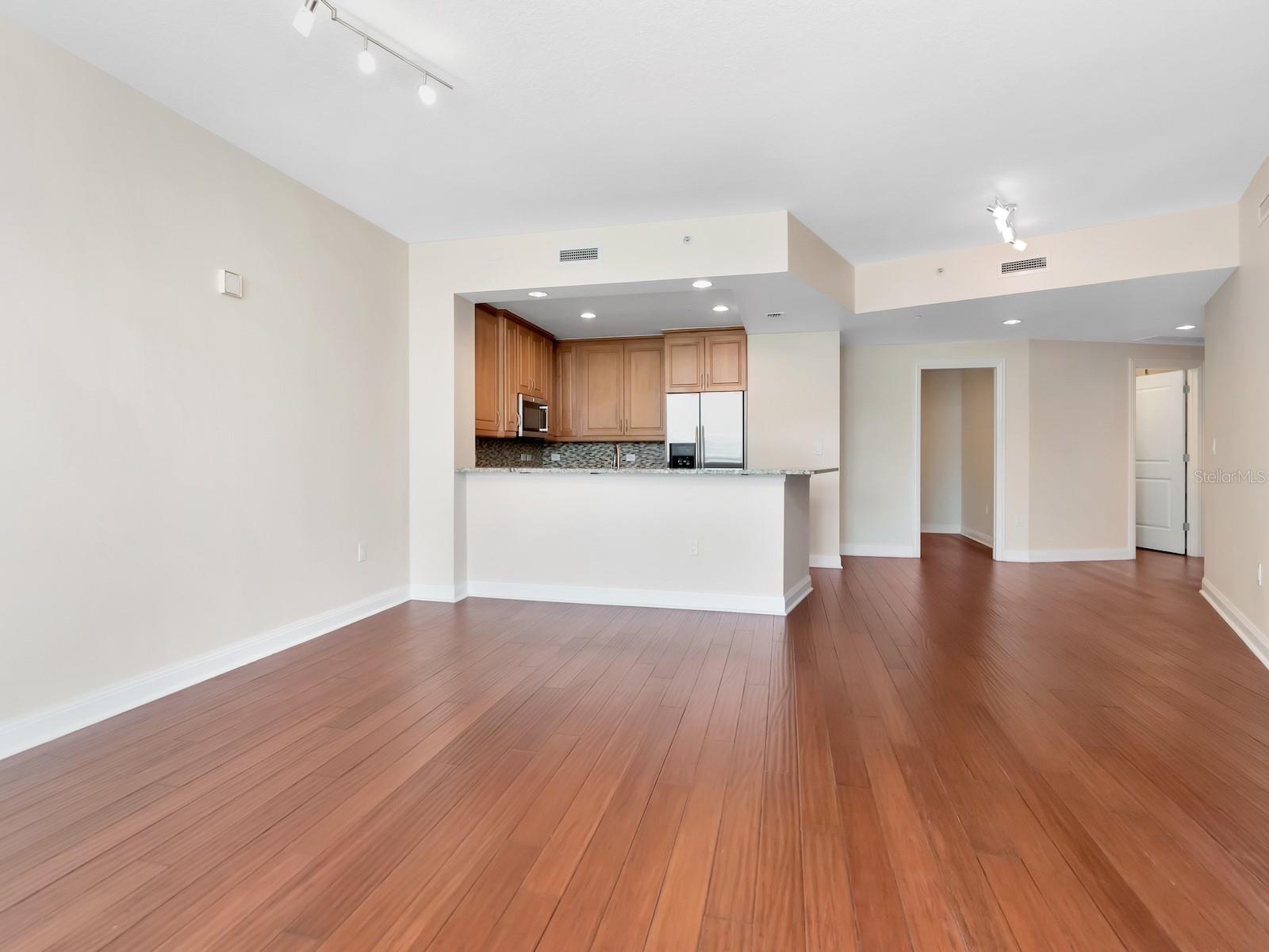 450 KNIGHTS RUN AVE #705