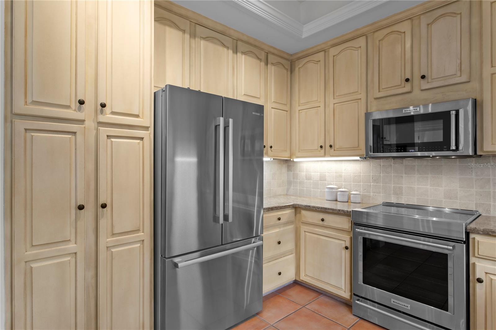 2915 W BAYSHORE CT #1/2