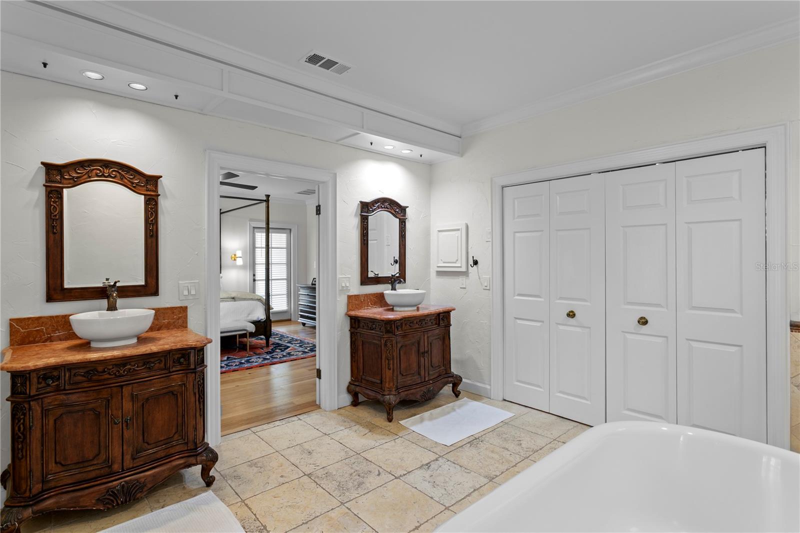 2915 W BAYSHORE CT #1/2