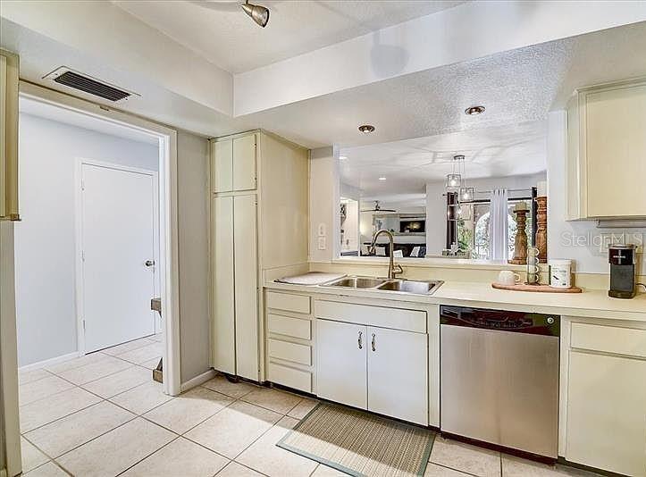 6326 GRAND BAHAMA CIR #H