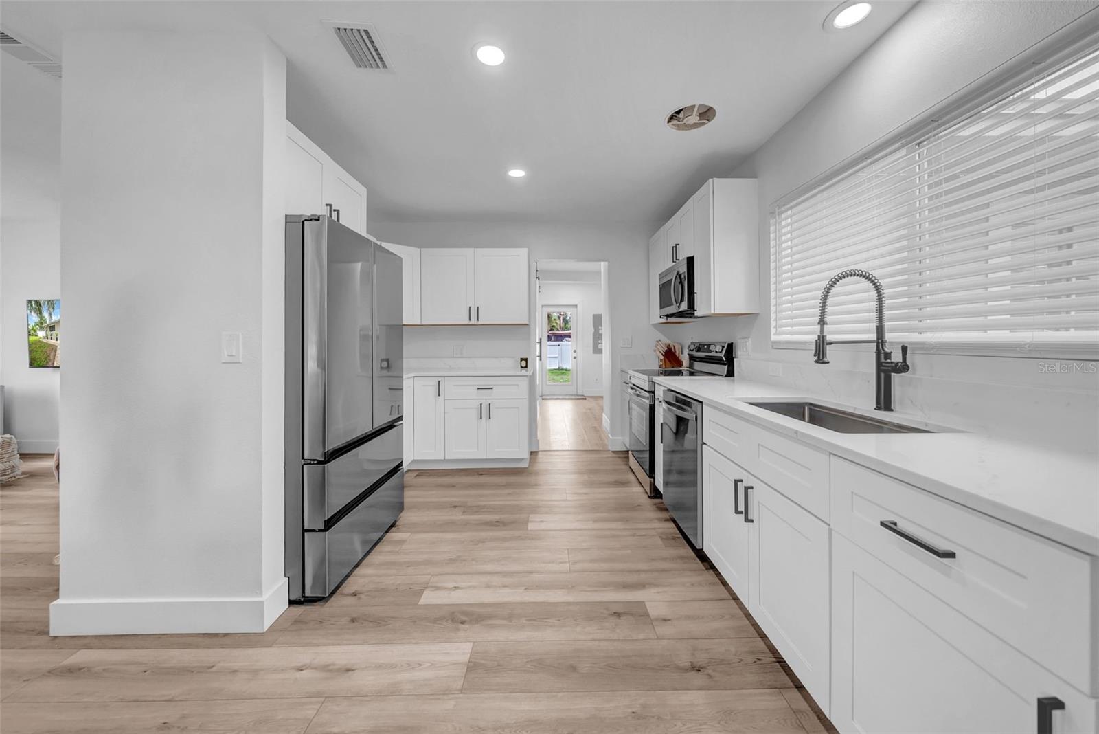 5548 DARTMOUTH AVE N