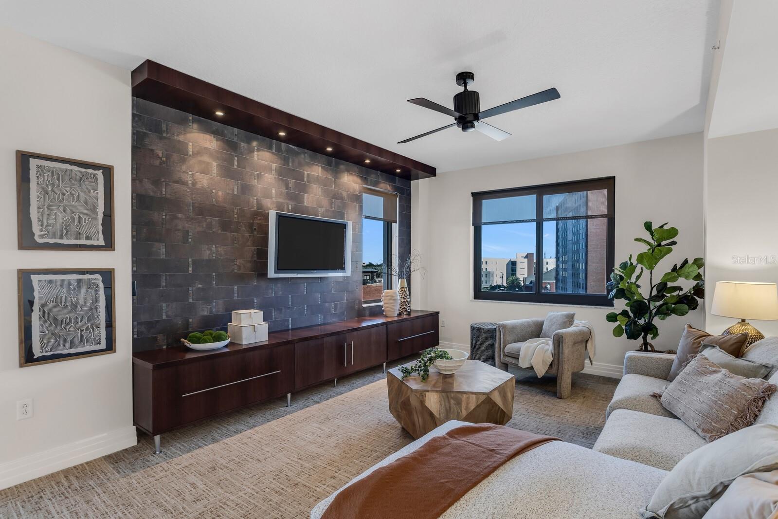 1108 N FRANKLIN ST #605