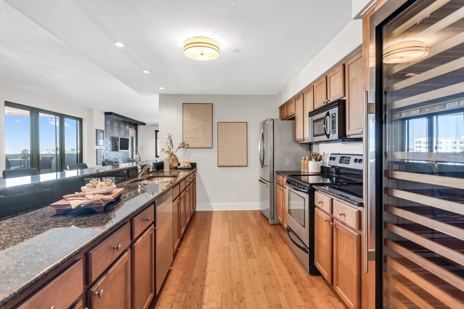 1108 N FRANKLIN ST #605