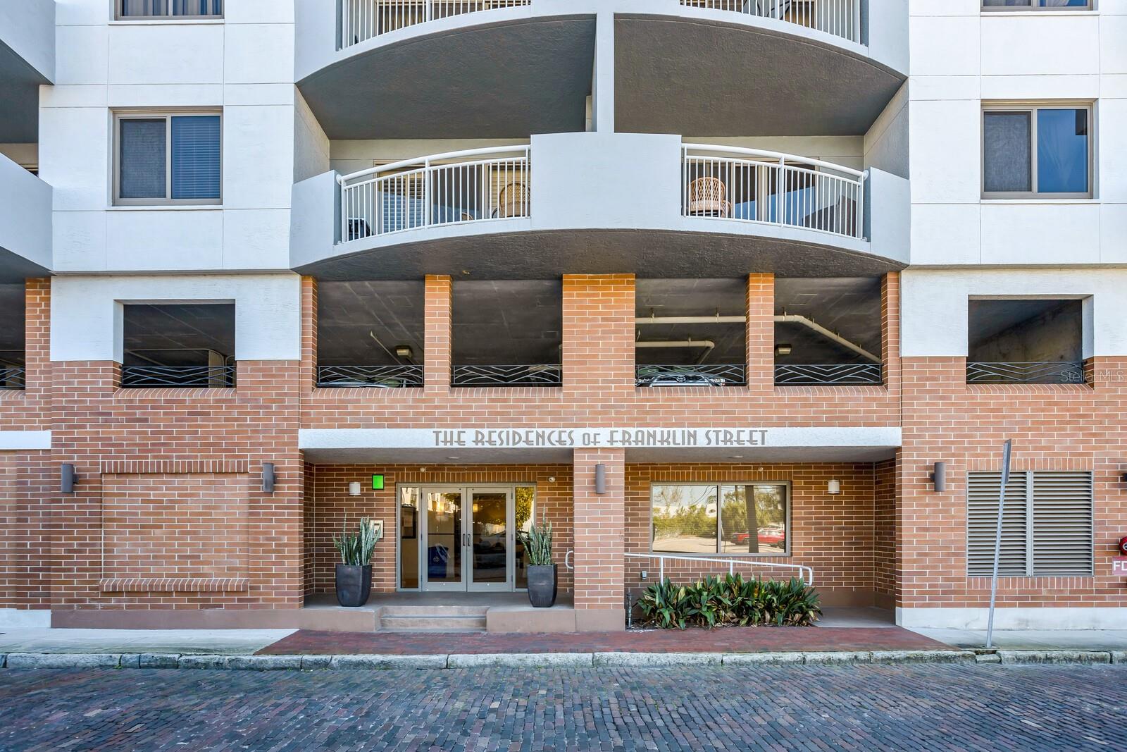 1108 N FRANKLIN ST #605