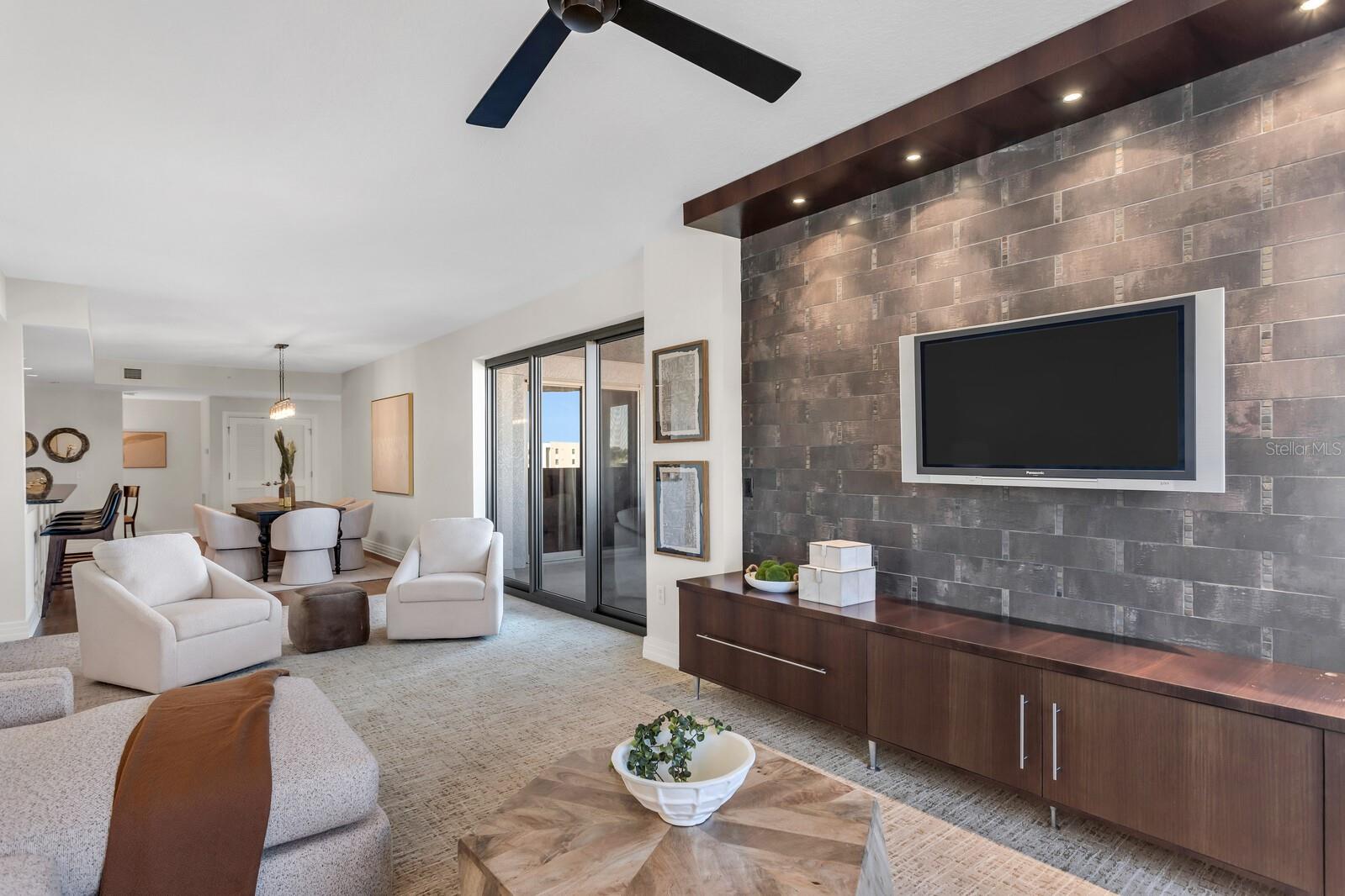 1108 N FRANKLIN ST #605