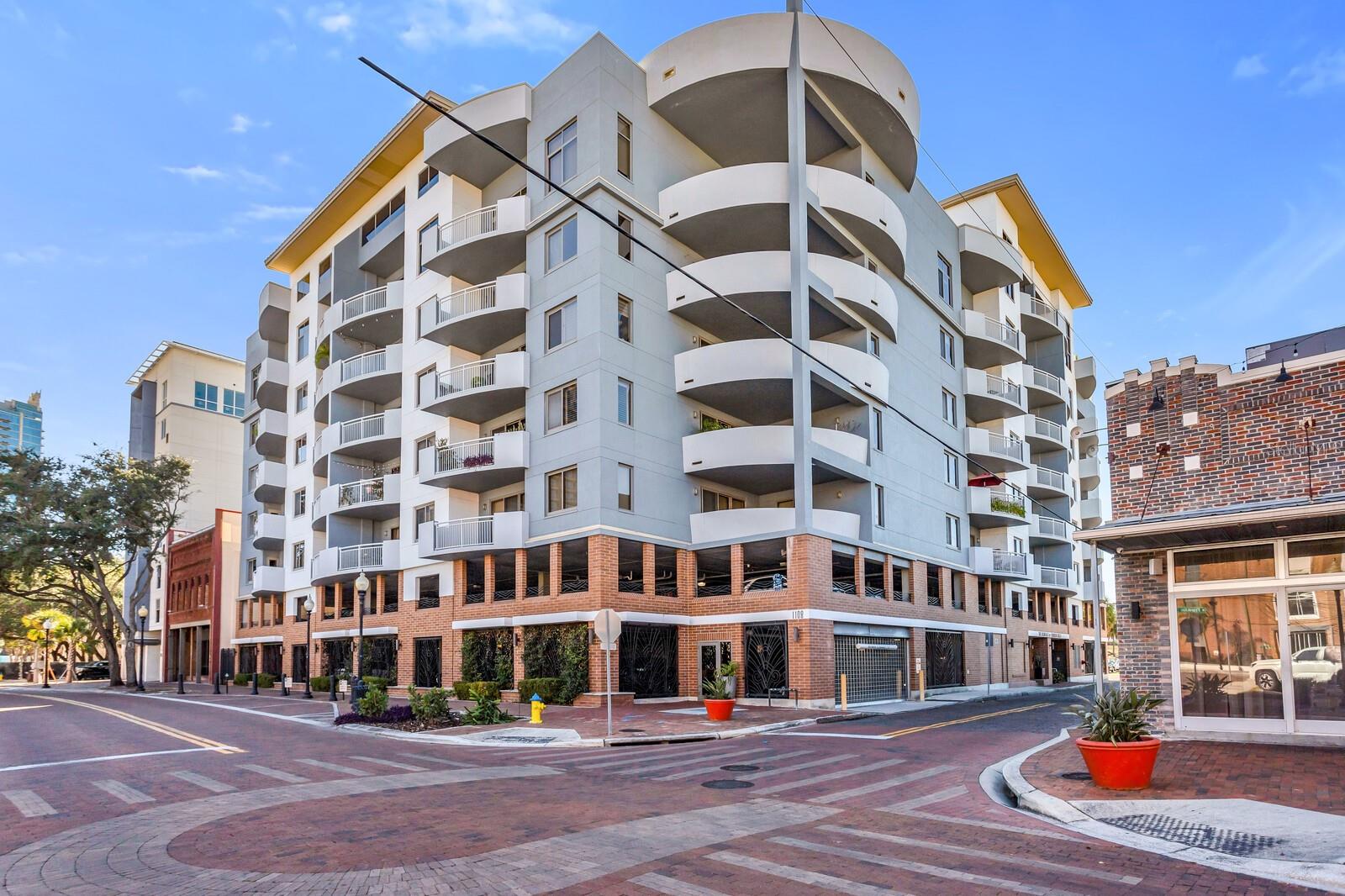 1108 N FRANKLIN ST #605