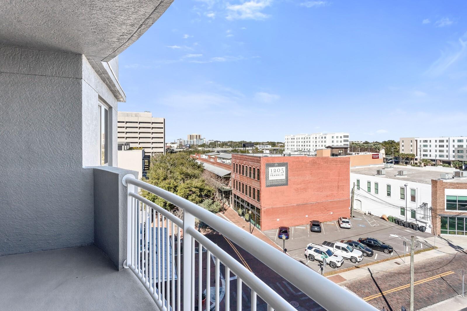 1108 N FRANKLIN ST #605