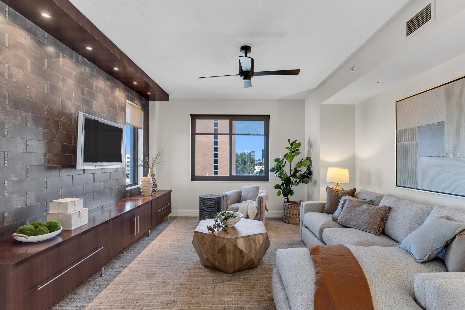 1108 N FRANKLIN ST #605