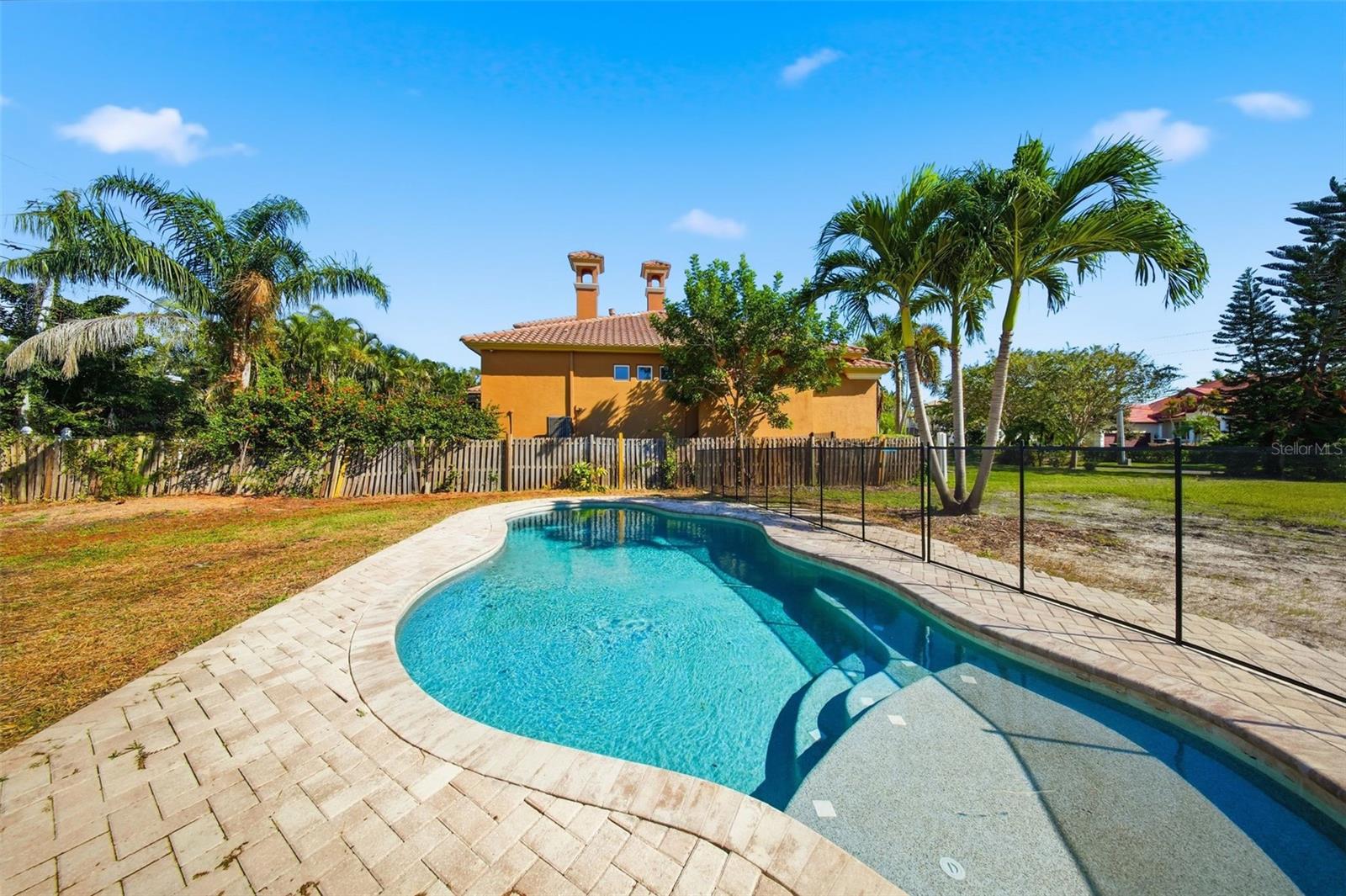 4324 BAYSHORE BLVD NE