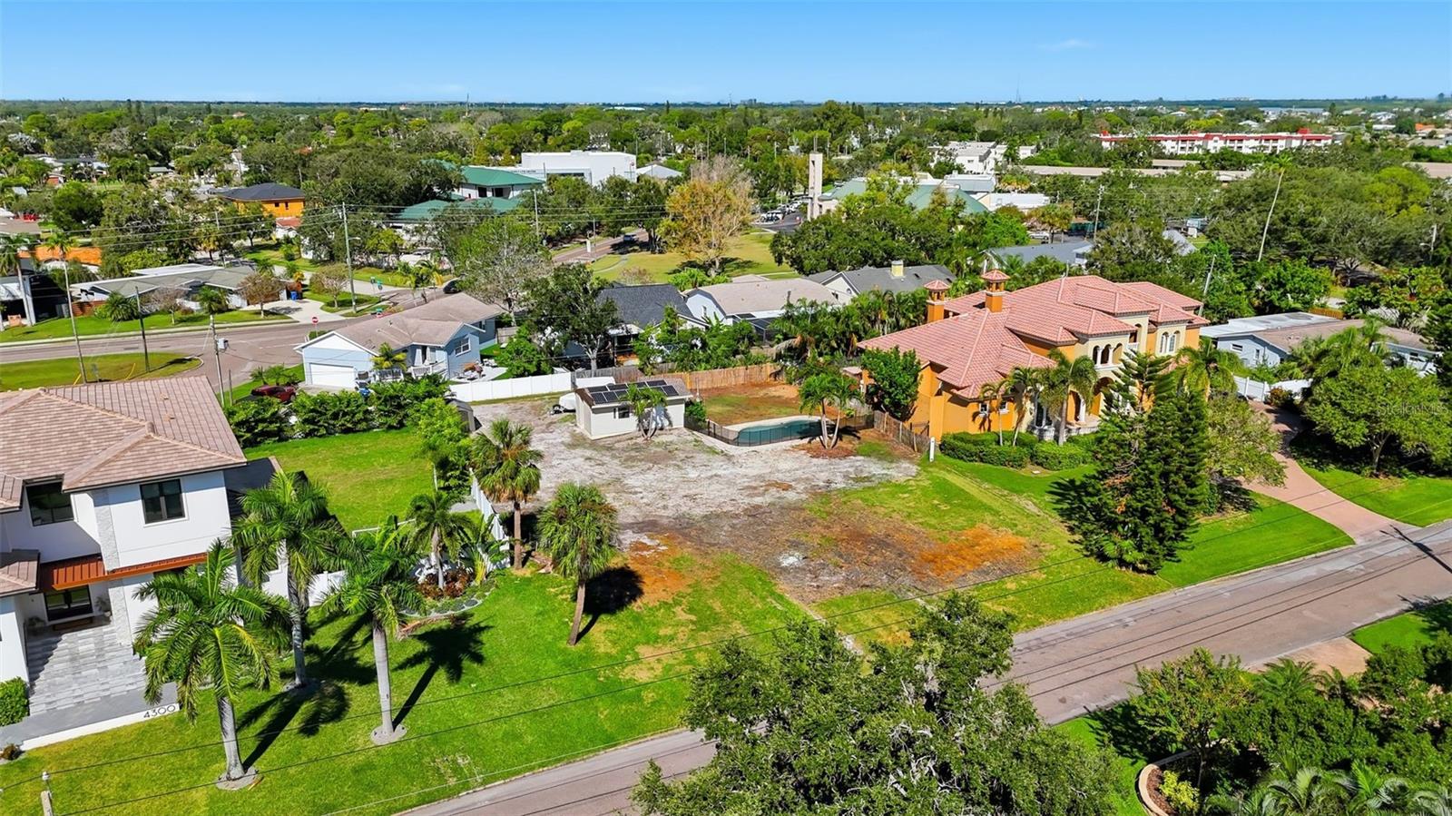 4324 BAYSHORE BLVD NE