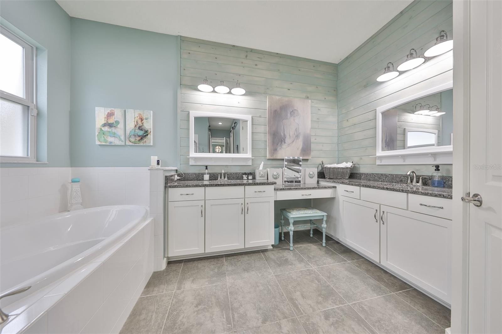 511 WINTERSIDE DR