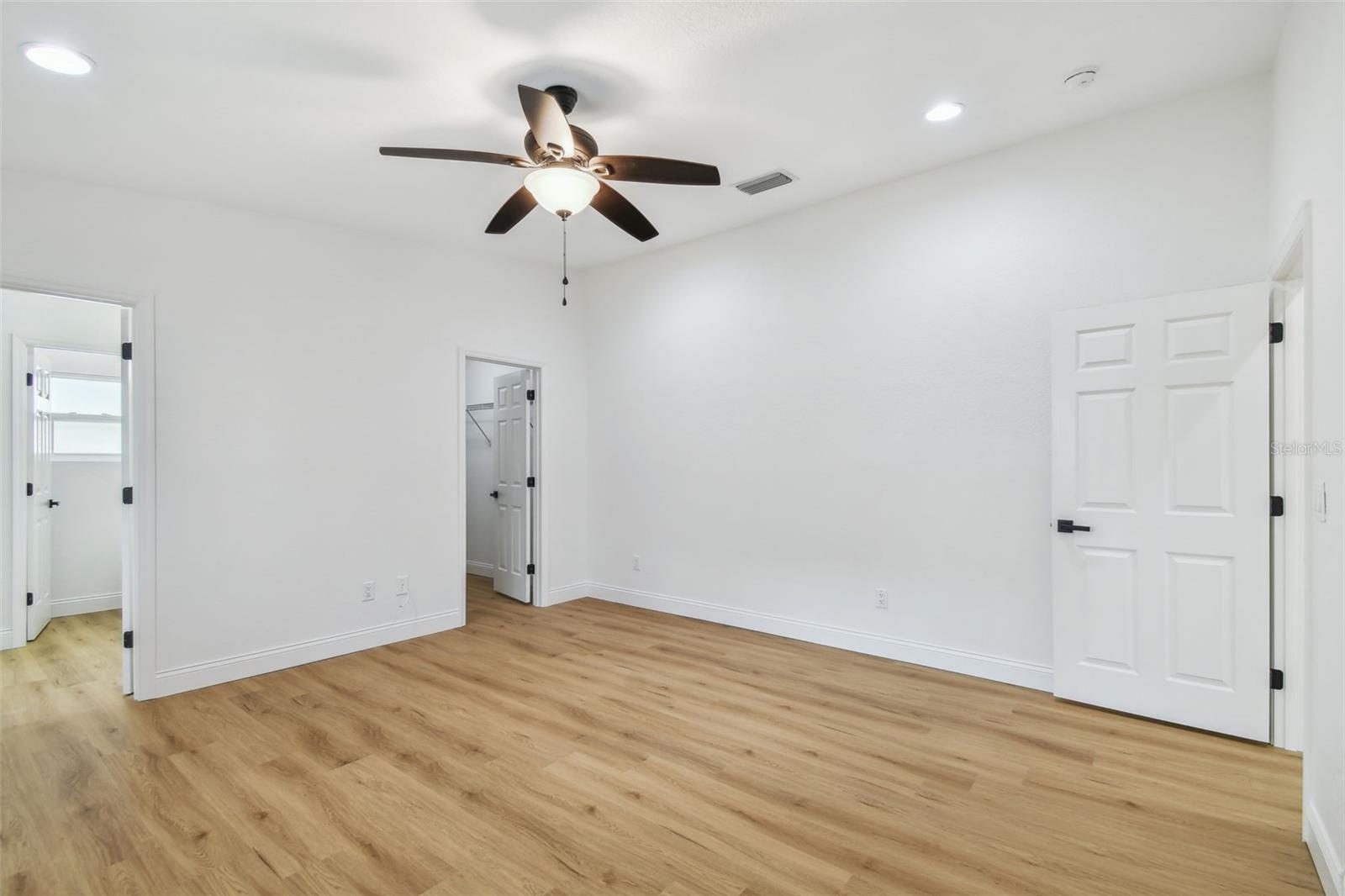 4802 W LONGFELLOW AVE