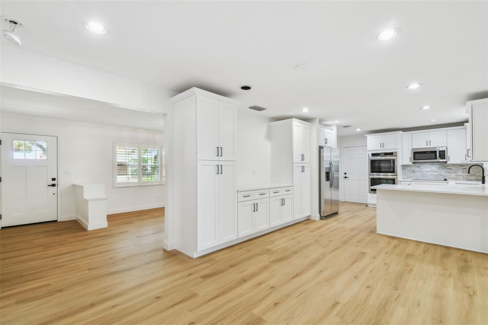 4802 W LONGFELLOW AVE