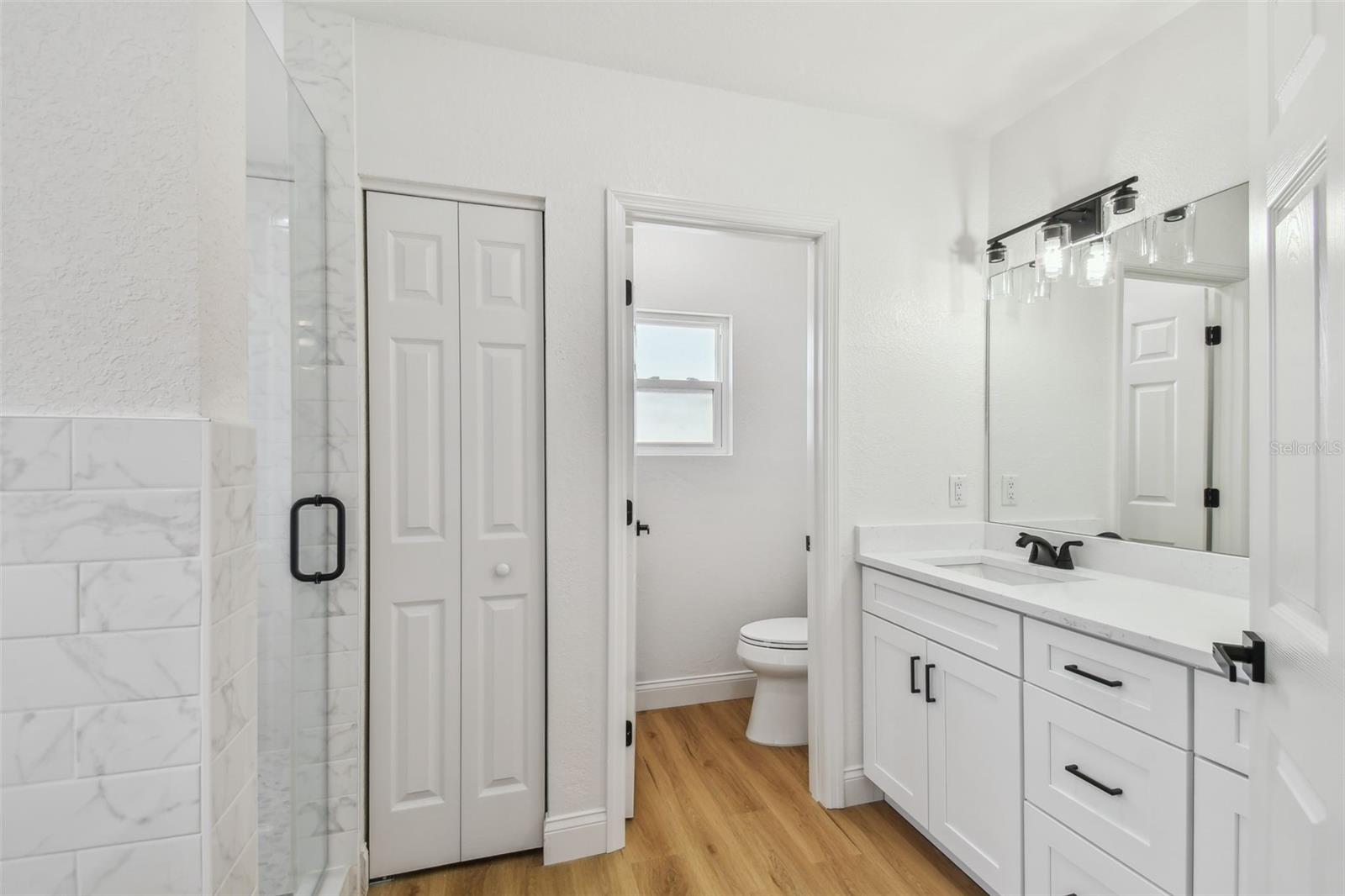 4802 W LONGFELLOW AVE