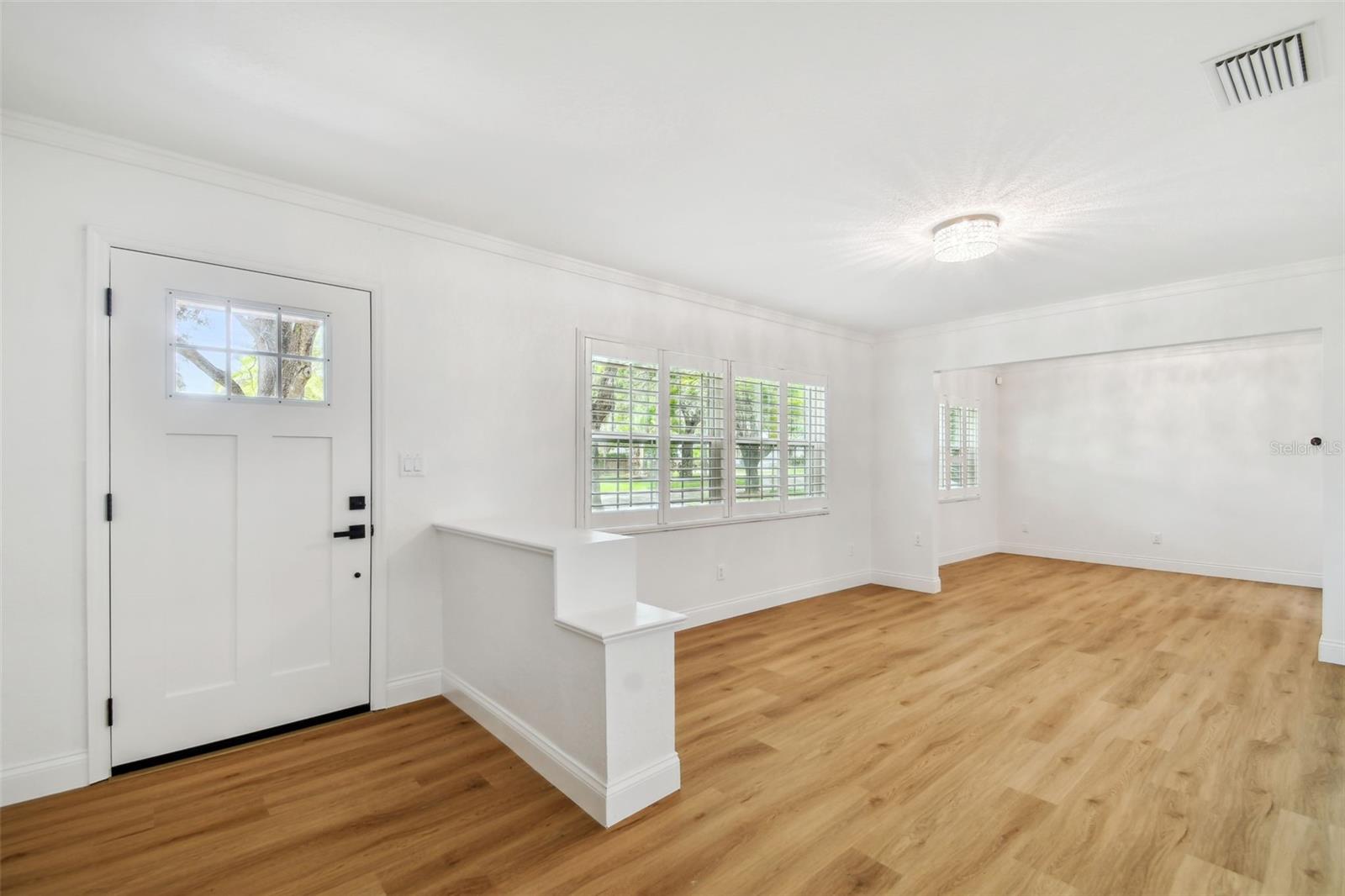 4802 W LONGFELLOW AVE