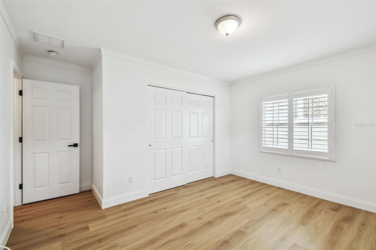 4802 W LONGFELLOW AVE