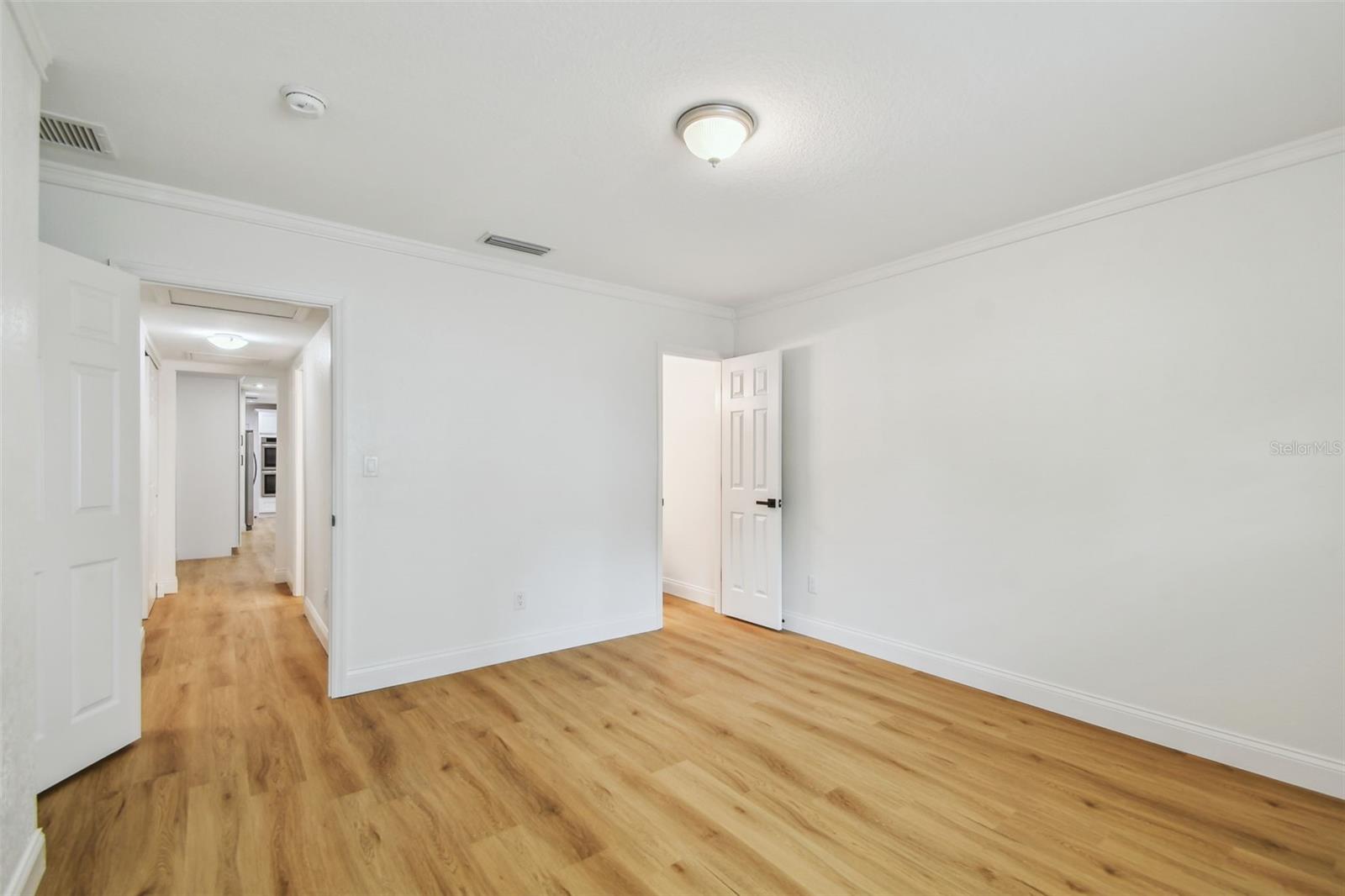 4802 W LONGFELLOW AVE