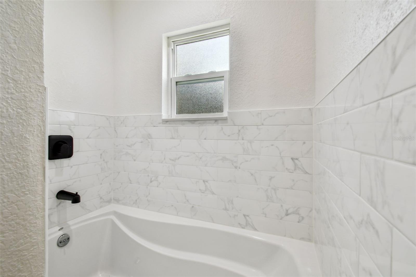 4802 W LONGFELLOW AVE