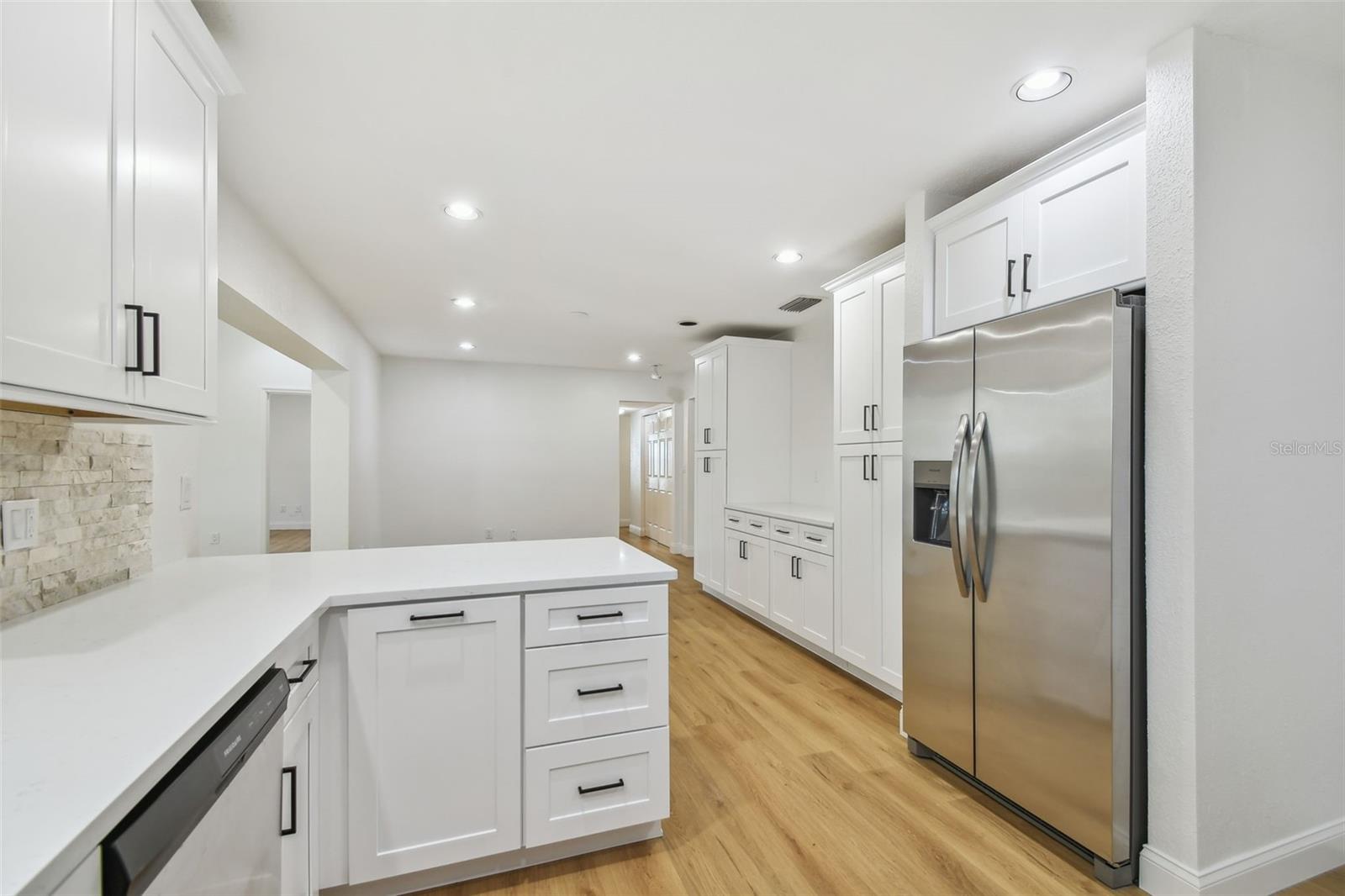 4802 W LONGFELLOW AVE