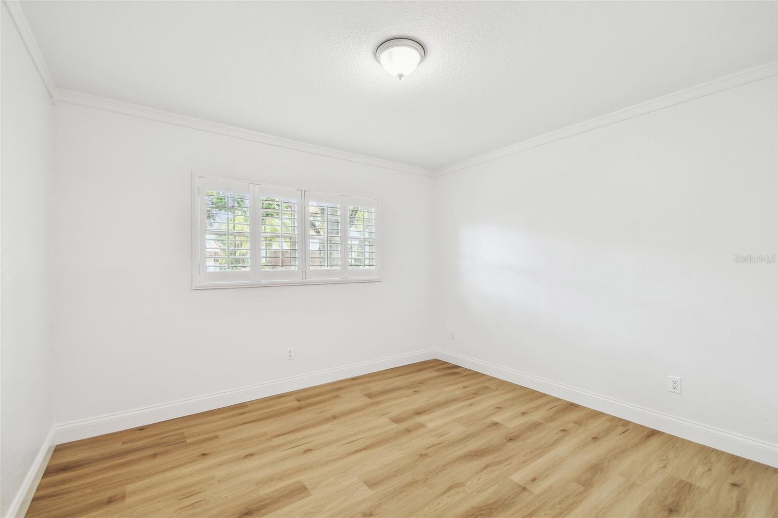 4802 W LONGFELLOW AVE