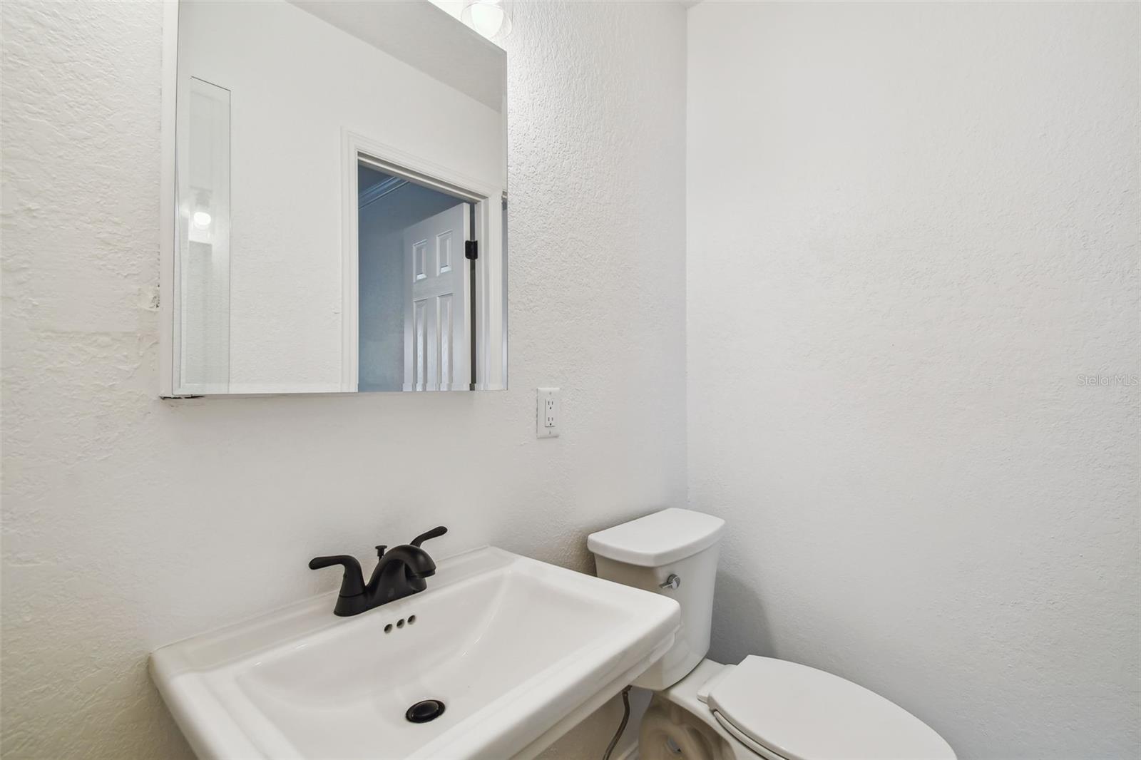 4802 W LONGFELLOW AVE