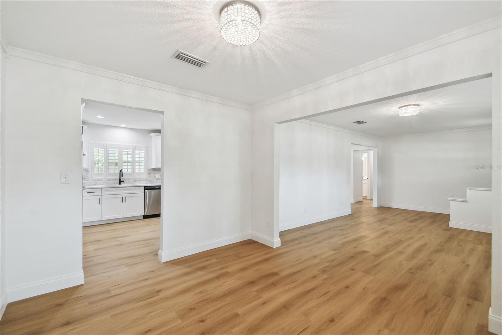 4802 W LONGFELLOW AVE