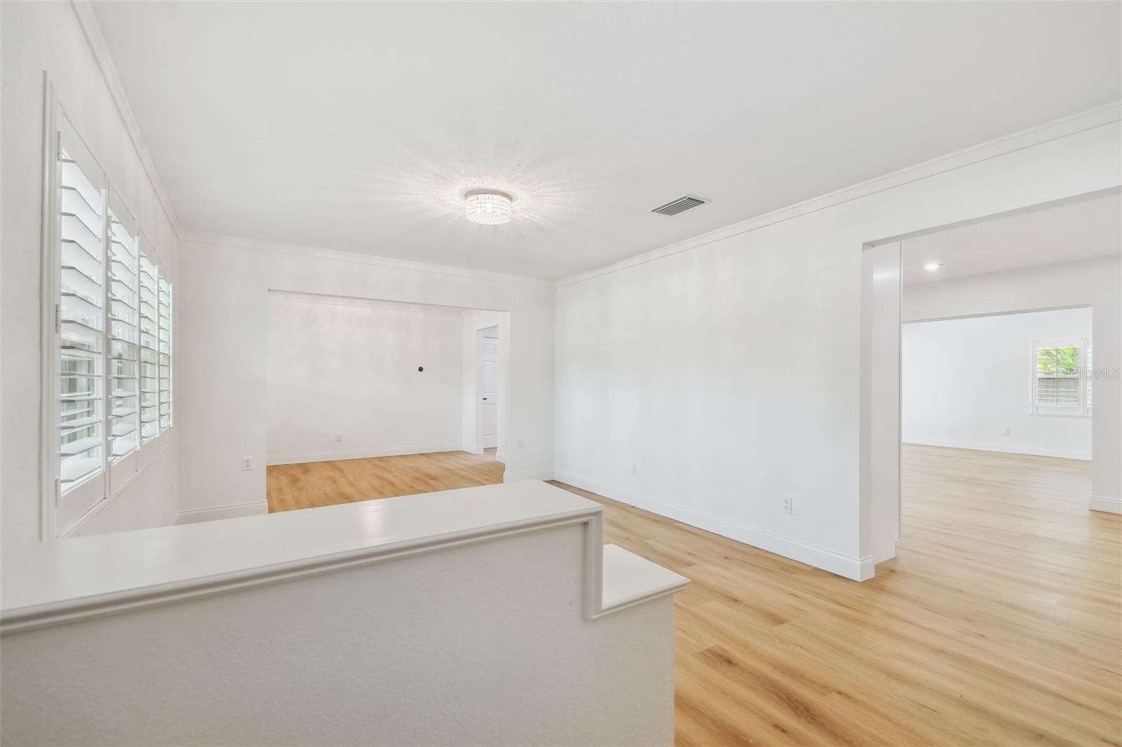 4802 W LONGFELLOW AVE