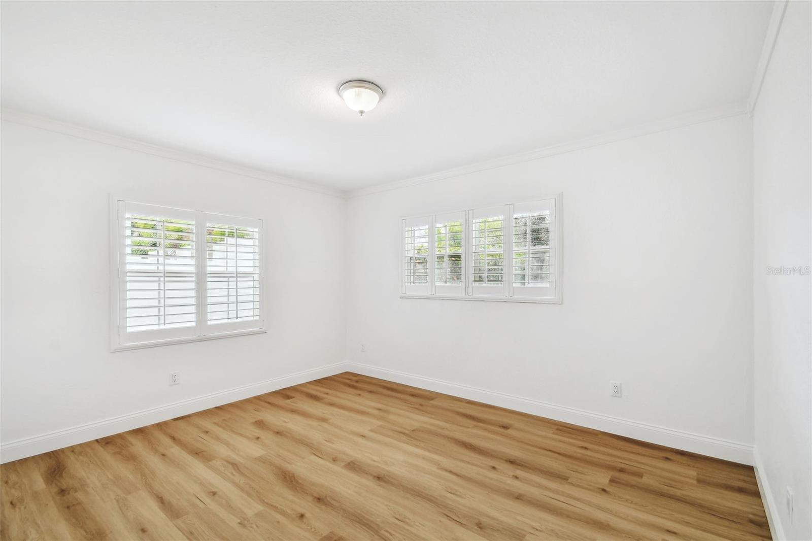 4802 W LONGFELLOW AVE