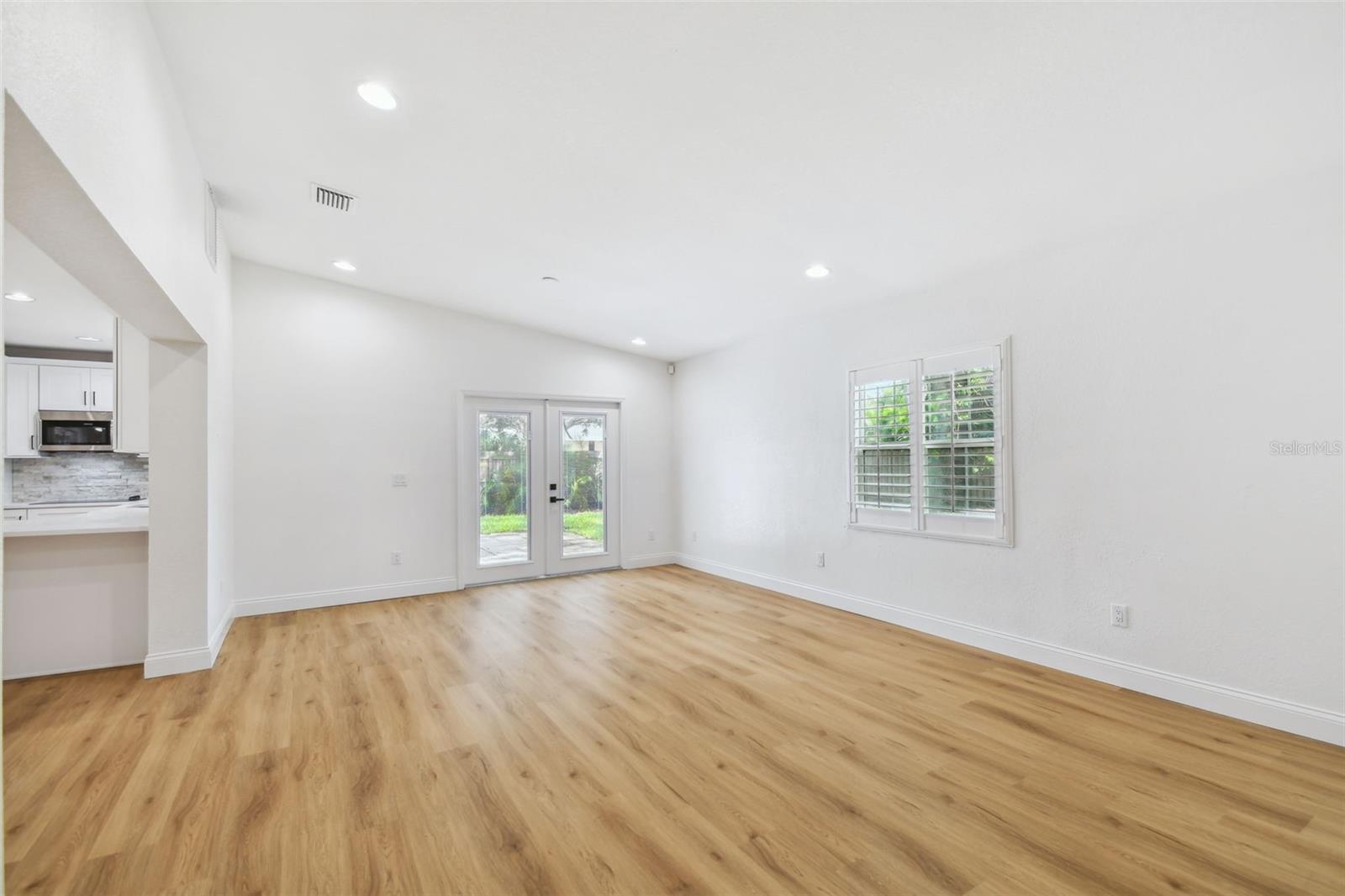 4802 W LONGFELLOW AVE