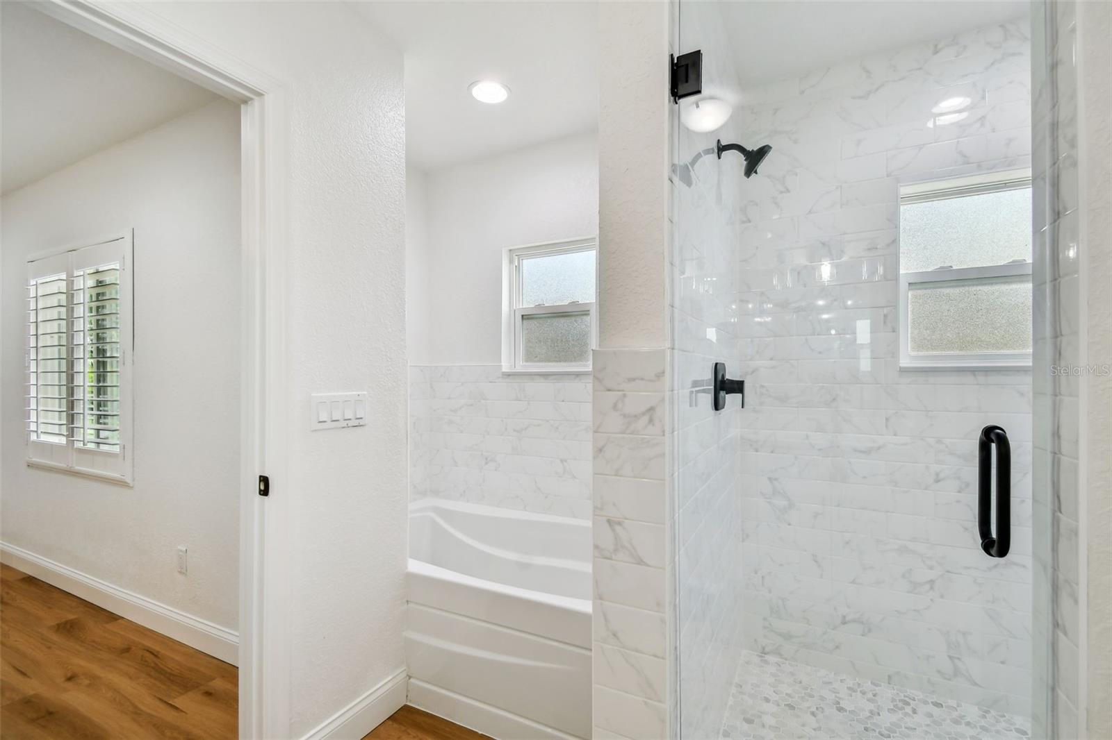 4802 W LONGFELLOW AVE