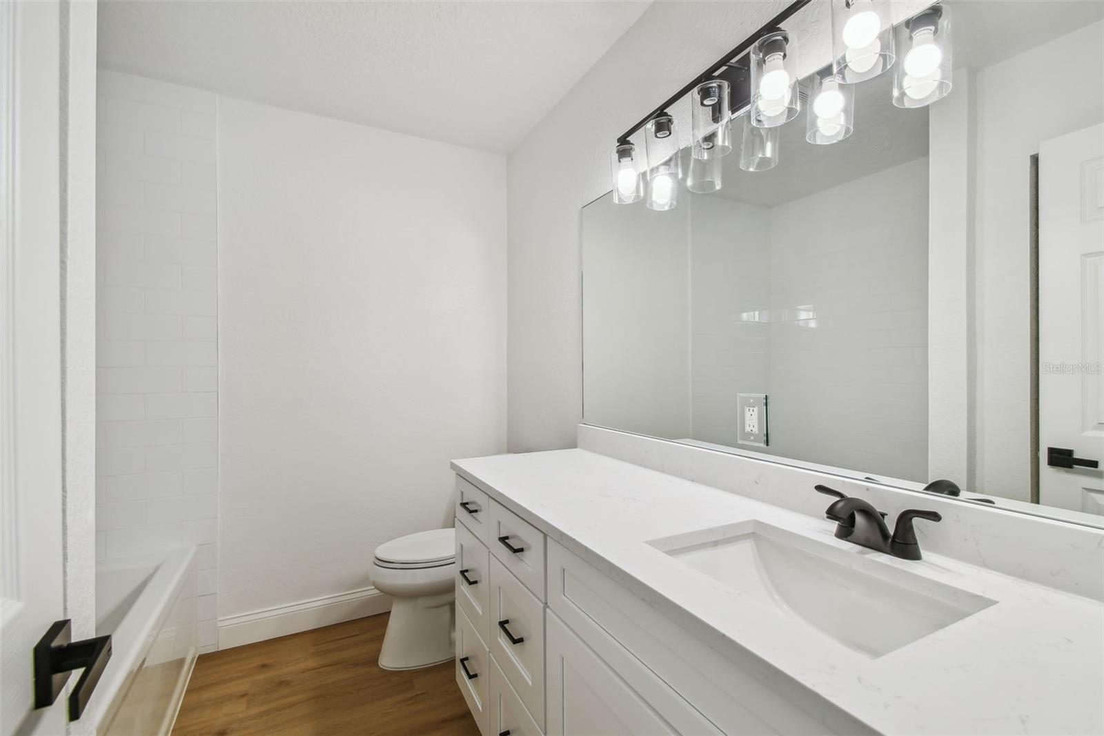 4802 W LONGFELLOW AVE