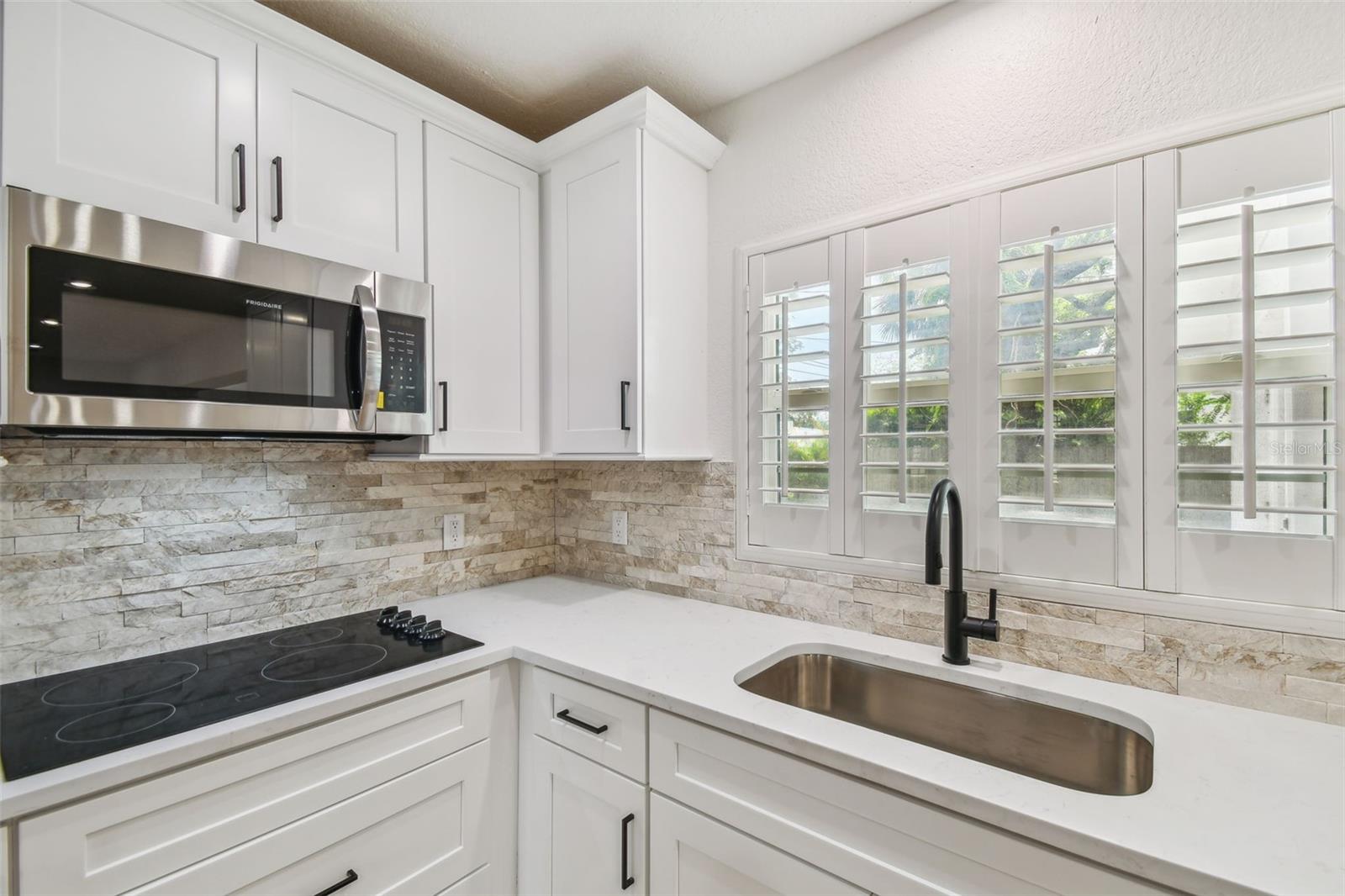 4802 W LONGFELLOW AVE